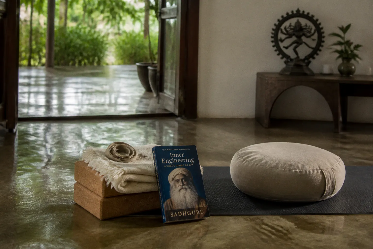 Inner Engineering : intégrer les principes de Sadhguru à votre pratique du massage